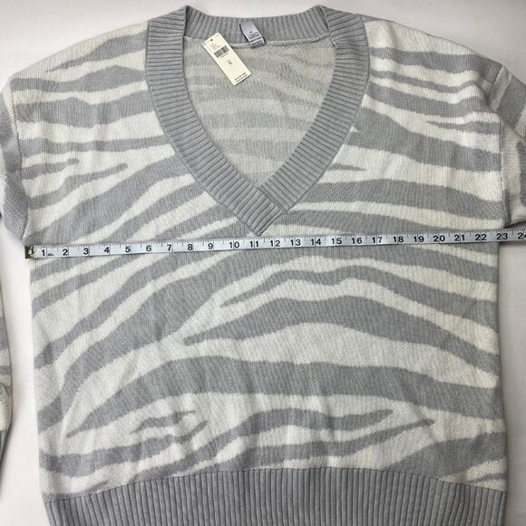 VARLEY Calvert Grey Zebra Print Women’s Sweater Merino Wool Size M NWT - Picture 6 of 8